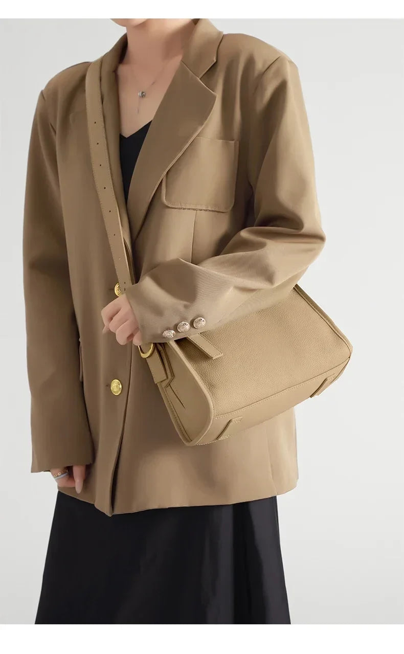 Sac besace femme en cuir grainé, sangle réglable, quatre coloris