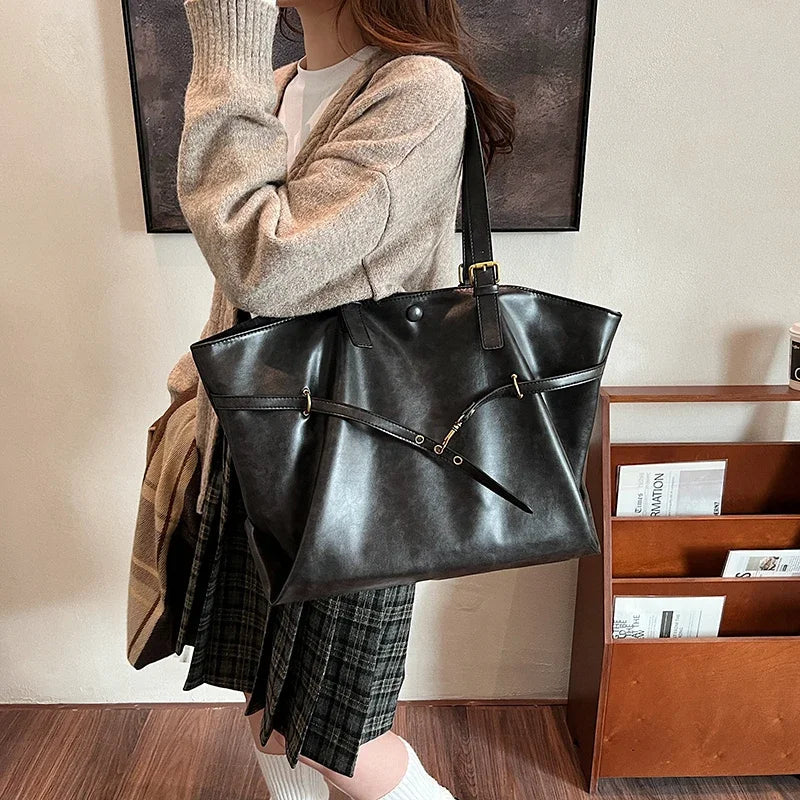 Grand sac cabas femme en similicuir, fermeture aimantée