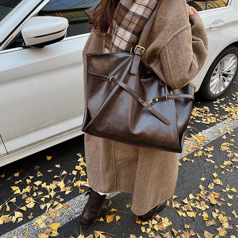 Grand sac cabas femme en similicuir, fermeture aimantée
