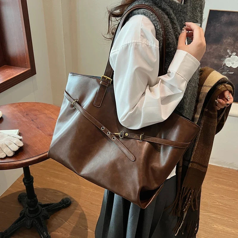 Grand sac cabas femme en similicuir, fermeture aimantée