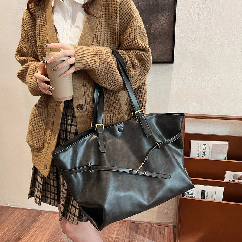 Grand sac cabas femme en similicuir, fermeture aimantée