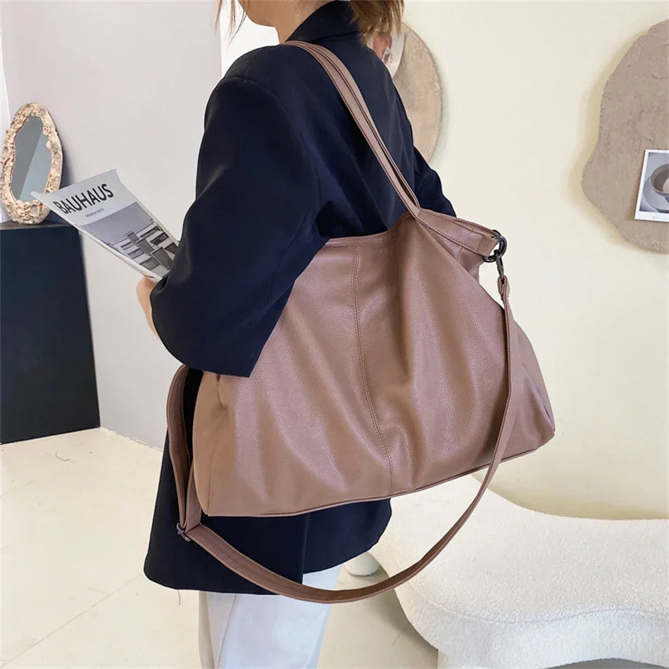Grand sac hobo femme beige, bandoulière amovible et réglable
