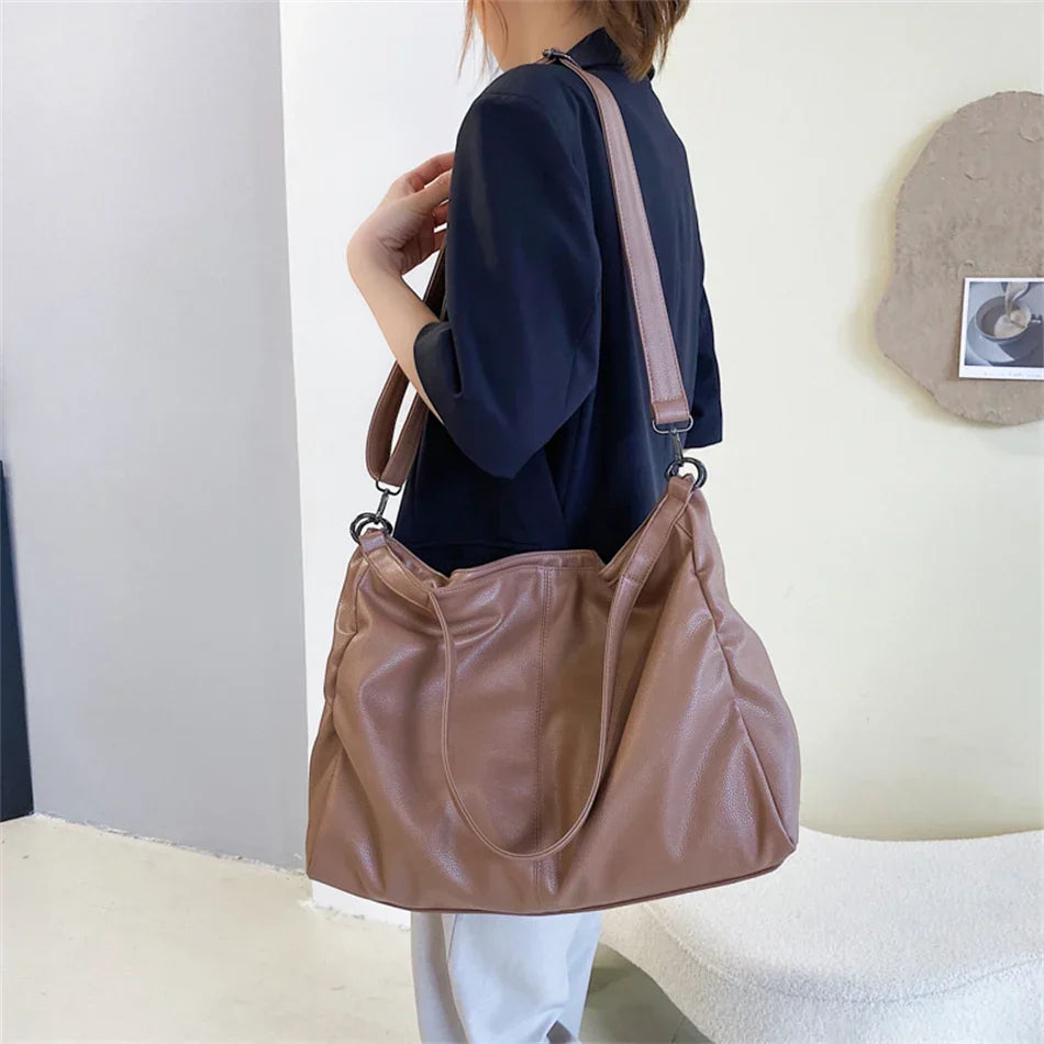 Grand sac hobo femme beige, bandoulière amovible et réglable