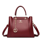 Grand sac à main femme en cuir souple, finitions dorées, rouge