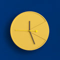 Horloge murale en relief, coloris jaune, 30 ou 36 cm