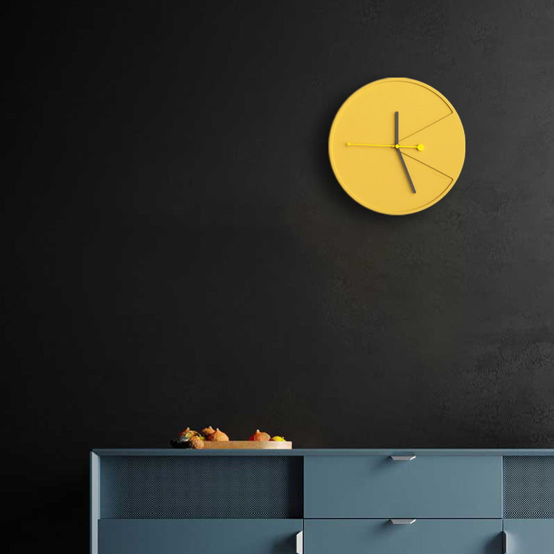 Horloge murale en relief, coloris jaune, 30 ou 36 cm