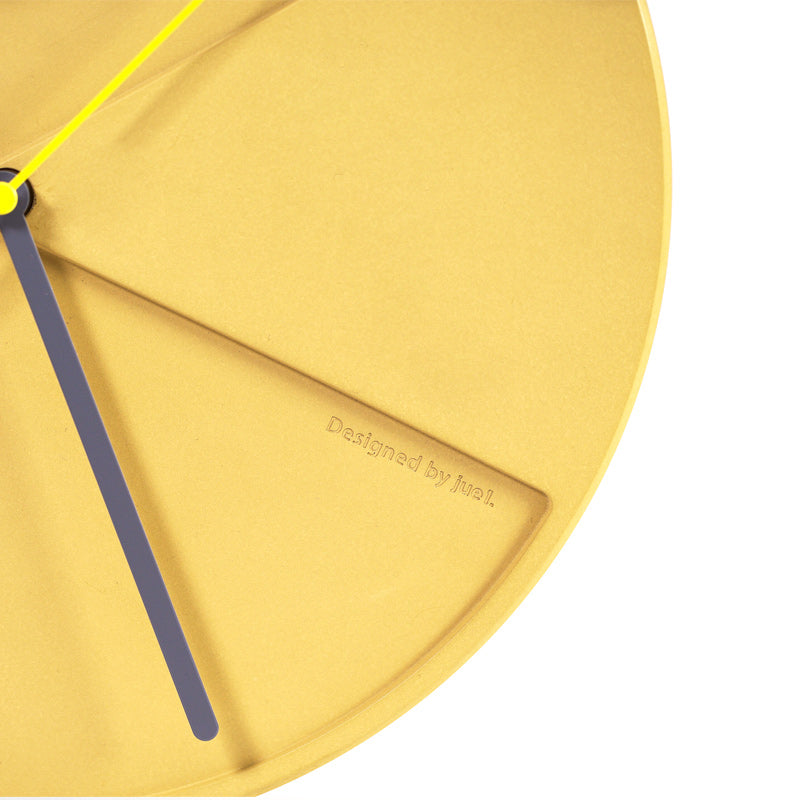 Horloge murale en relief, coloris jaune, 30 ou 36 cm