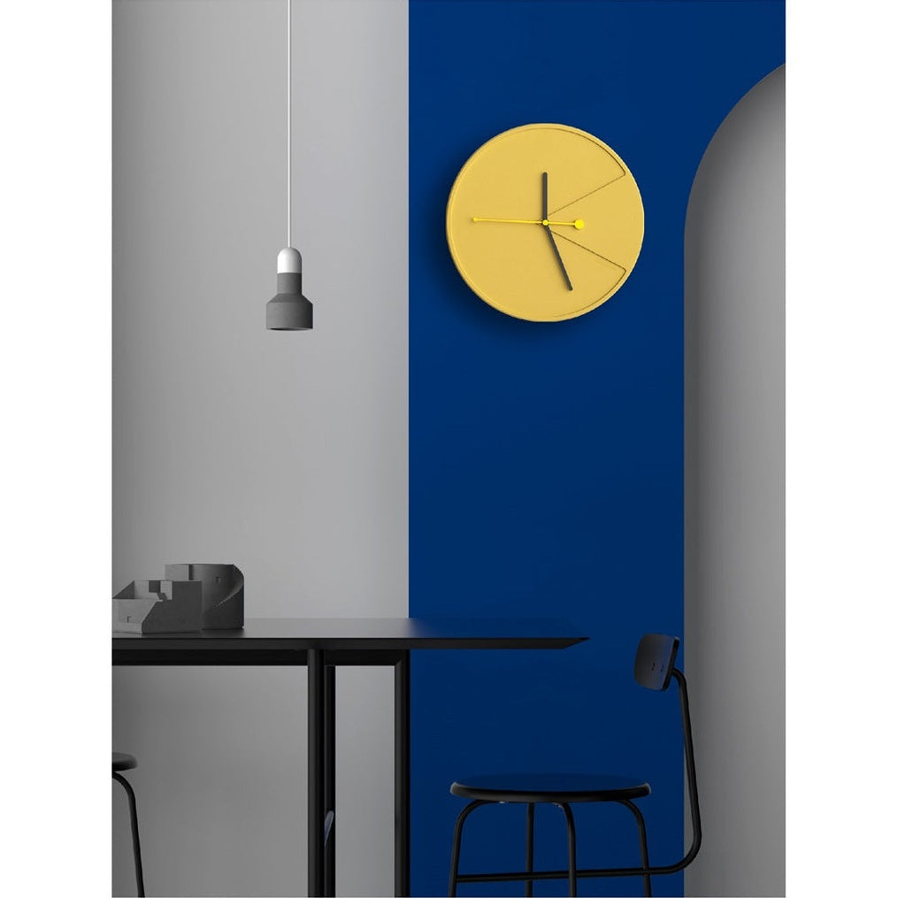 Horloge murale en relief, coloris jaune, 30 ou 36 cm