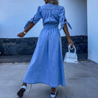 Robe chemise longue en jean boutonnée, manches 3/4 nouées