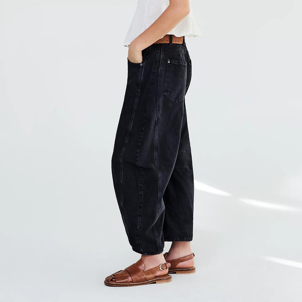 Jean droit femme taille mi-haute, coutures apparentes
