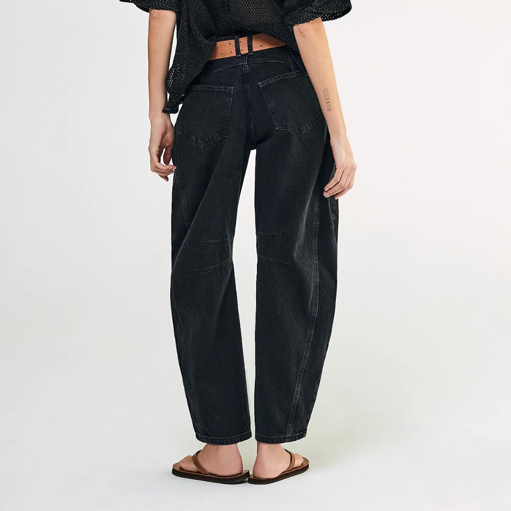 Jean droit femme taille mi-haute, coutures apparentes