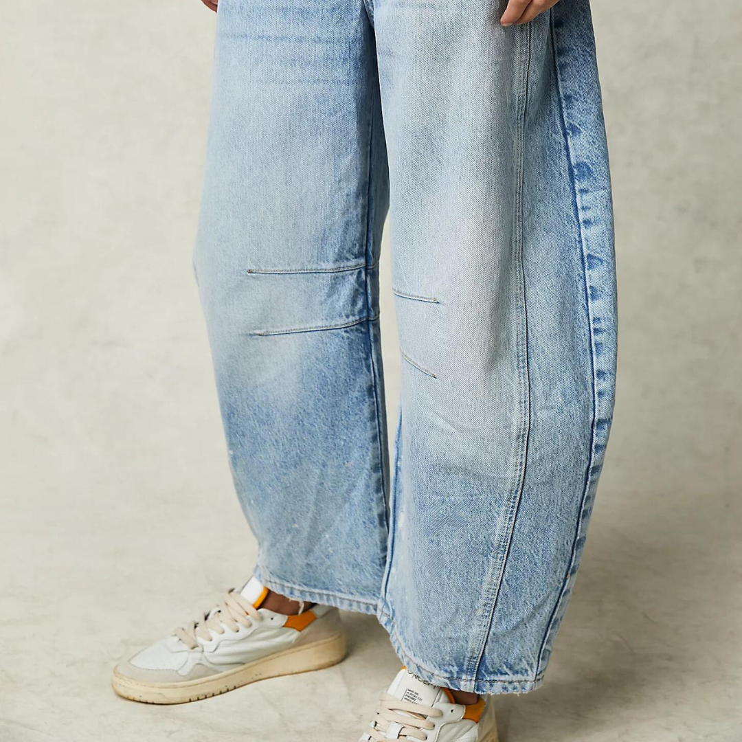 Jean droit femme taille mi-haute, coutures apparentes