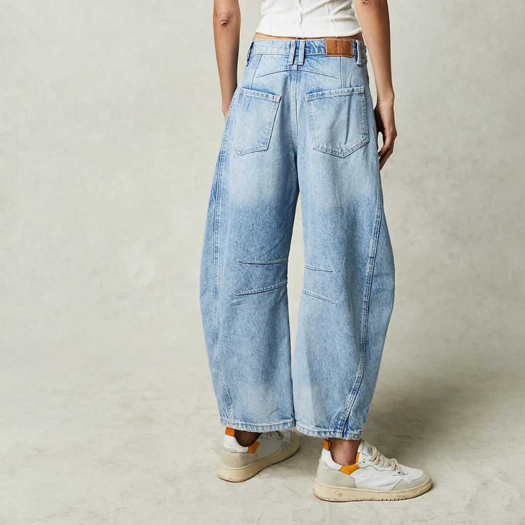 Jean droit femme taille mi-haute, coutures apparentes