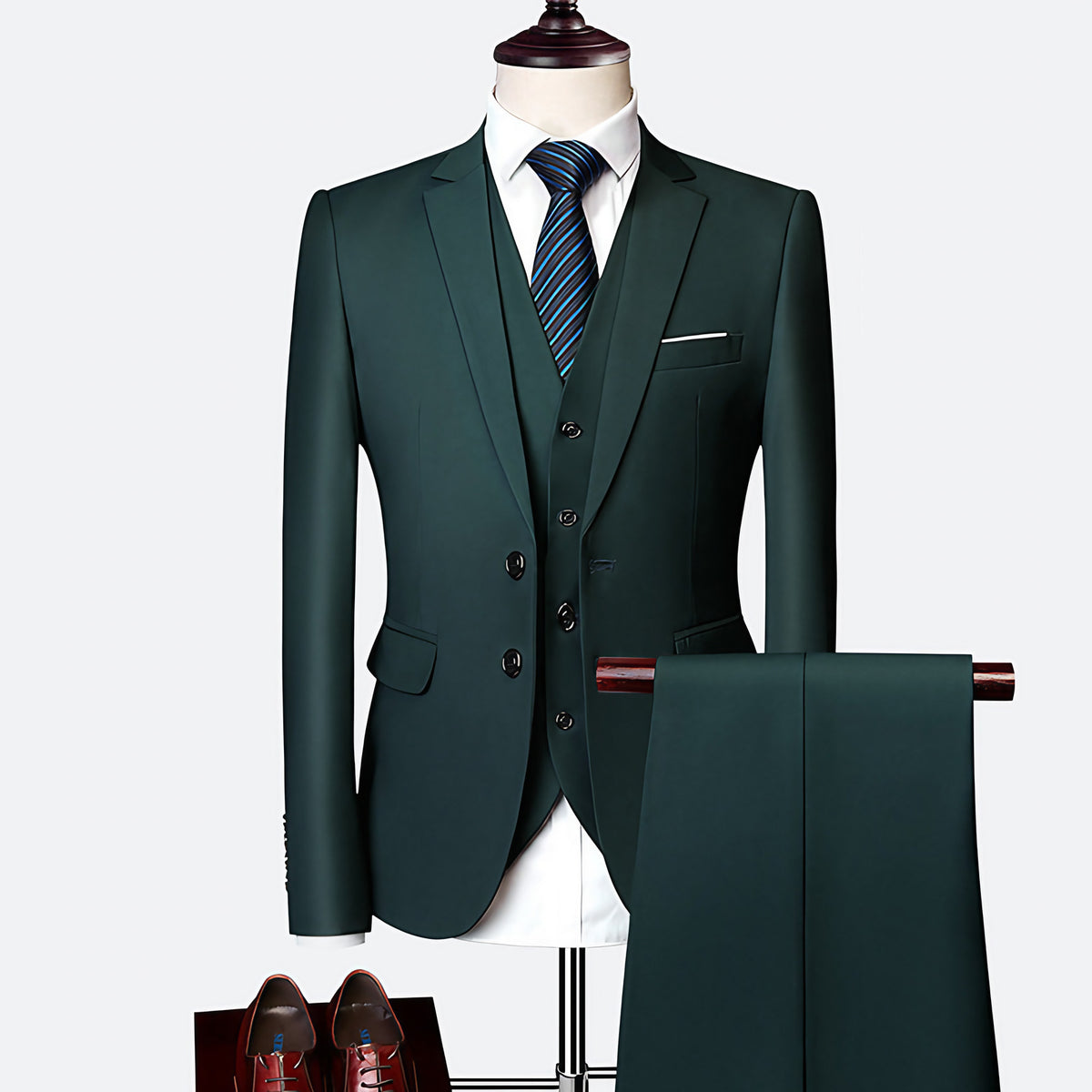 Costume 3 pièces homme, veste, gilet et pantalon, coupe ajustée, vert