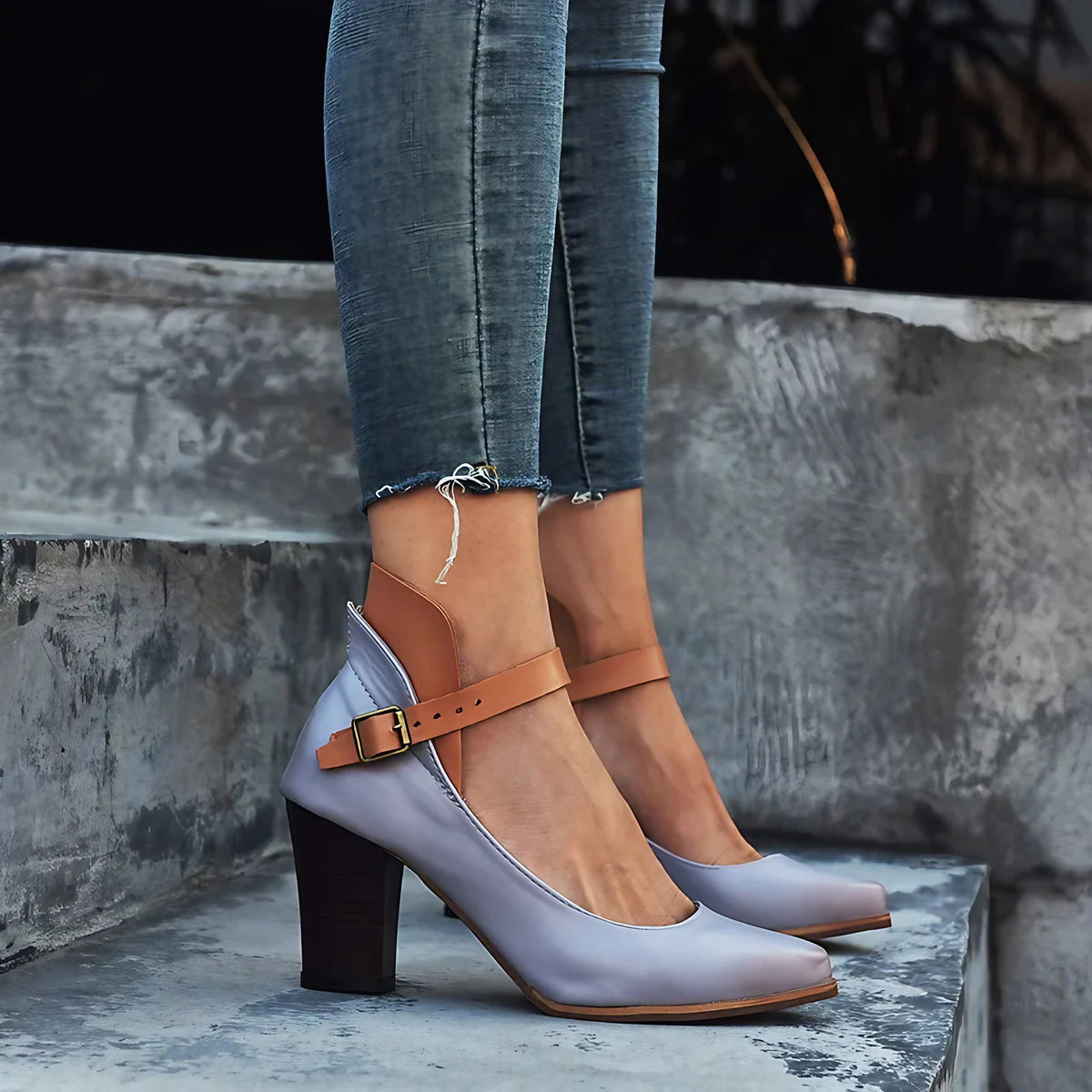Chaussures à talon bloc femme, bride à boucle, bout rond, gris