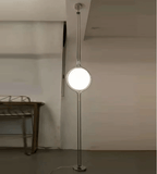 Lampadaire à boules blanches, acier brossé, une ou deux sphères