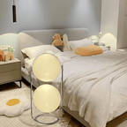 Lampadaire à boules blanches, acier brossé, une ou deux sphères