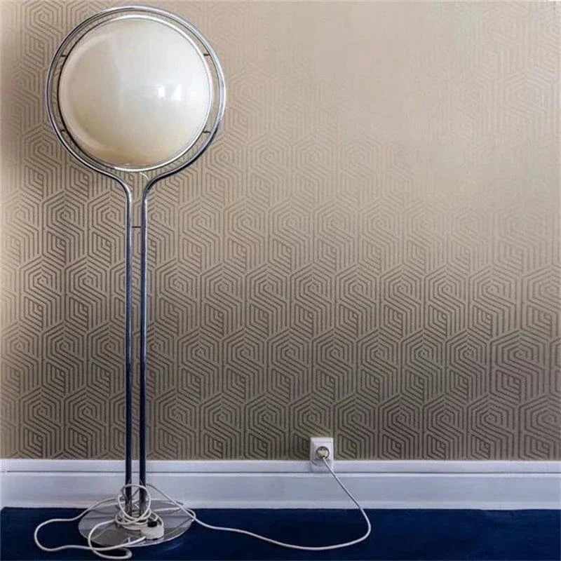 Lampadaire à boules blanches, acier brossé, une ou deux sphères