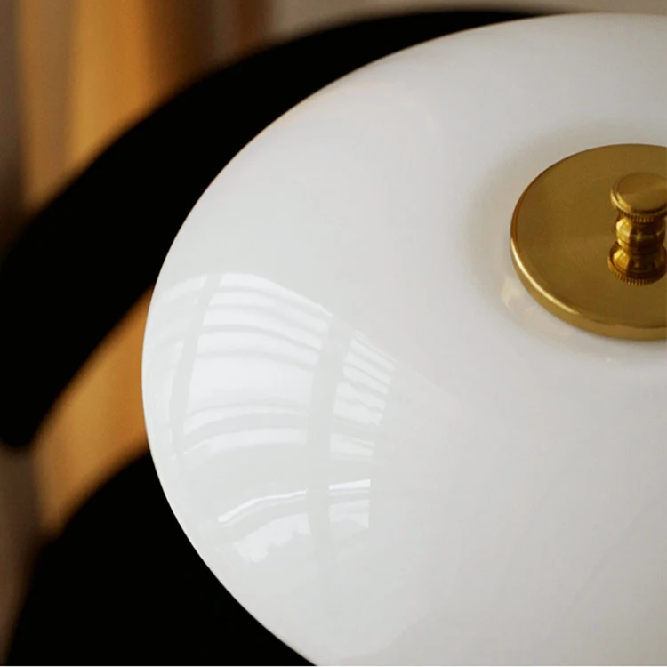 Lampe de table scandinave LED à variateur, quatre coloris