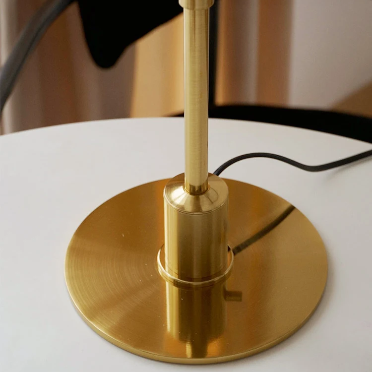 Lampe de table scandinave LED à variateur, quatre coloris