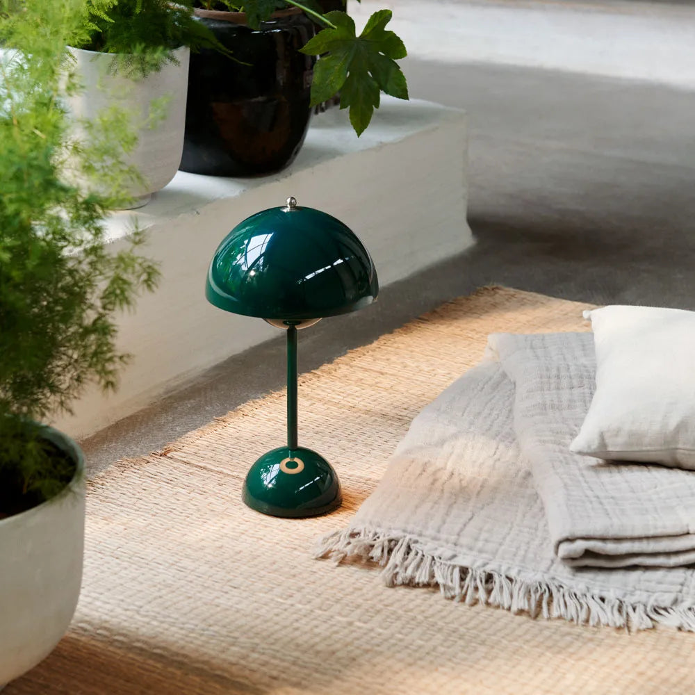 Lampe de table LED sans fil esprit années 60, huit coloris