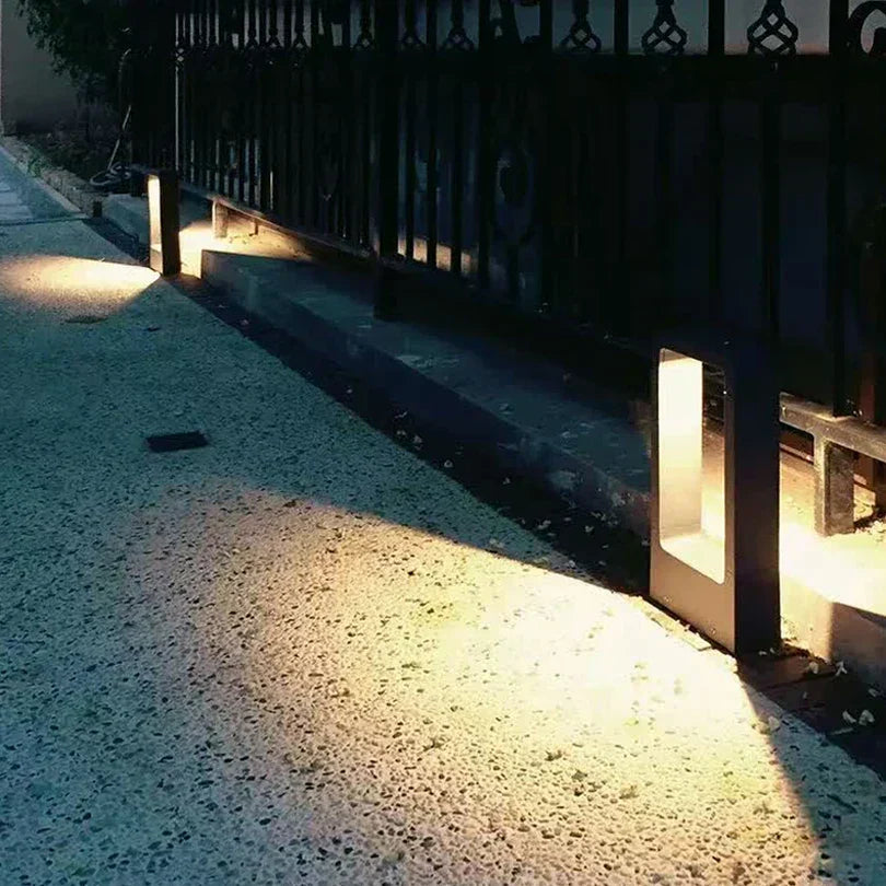 Borne lumineuse LED de jardin noire, 30 ou 60 cm de haut
