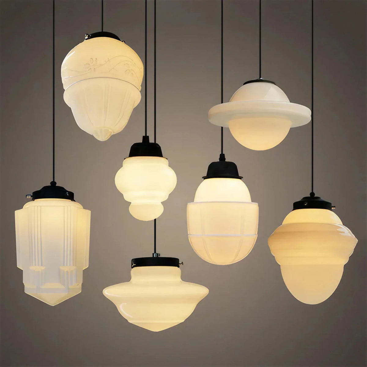 Suspension en verre blanc laiteux, forme géométrique, cinq modèles