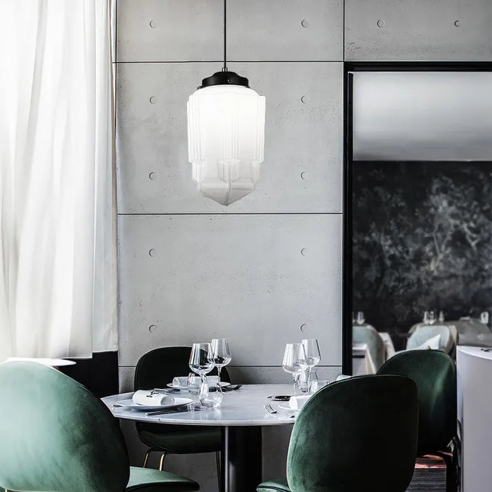 Suspension en verre blanc laiteux, forme géométrique, cinq modèles