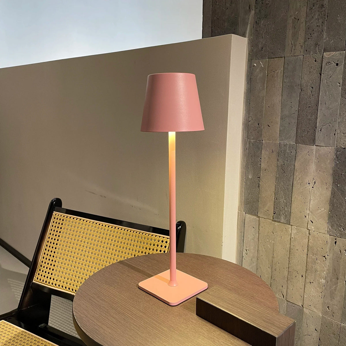Lampe de table sans fil rechargeable en métal, style scandinave, rose