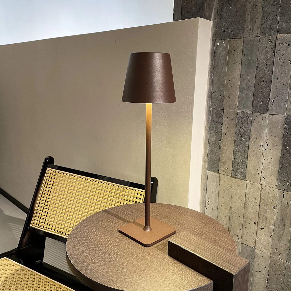 Lampe de table sans fil rechargeable en métal, style scandinave, brun
