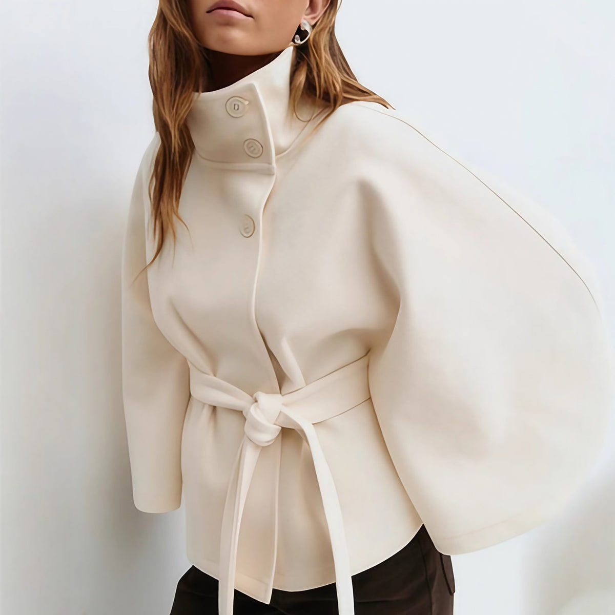 Manteau cape femme à col montant et ceinture réglable, blanc