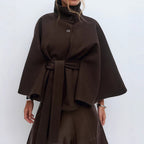 Manteau cape femme à col montant et ceinture réglable, marron