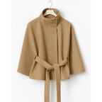Manteau cape femme à col montant et ceinture réglable