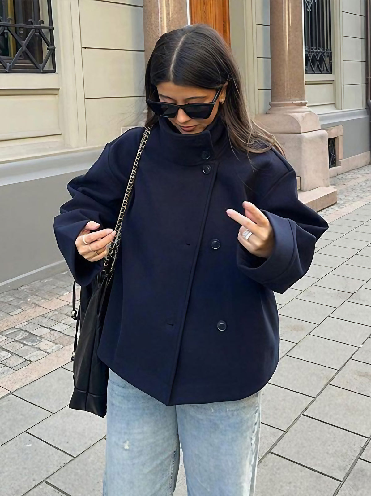 Manteau court femme à double boutonnage, coupe structurée, bleu marine
