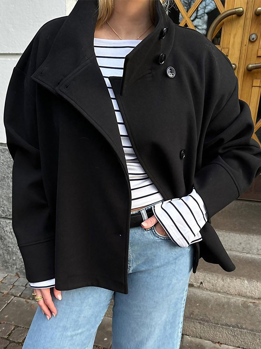 Manteau court femme à double boutonnage et poches latérales, noir