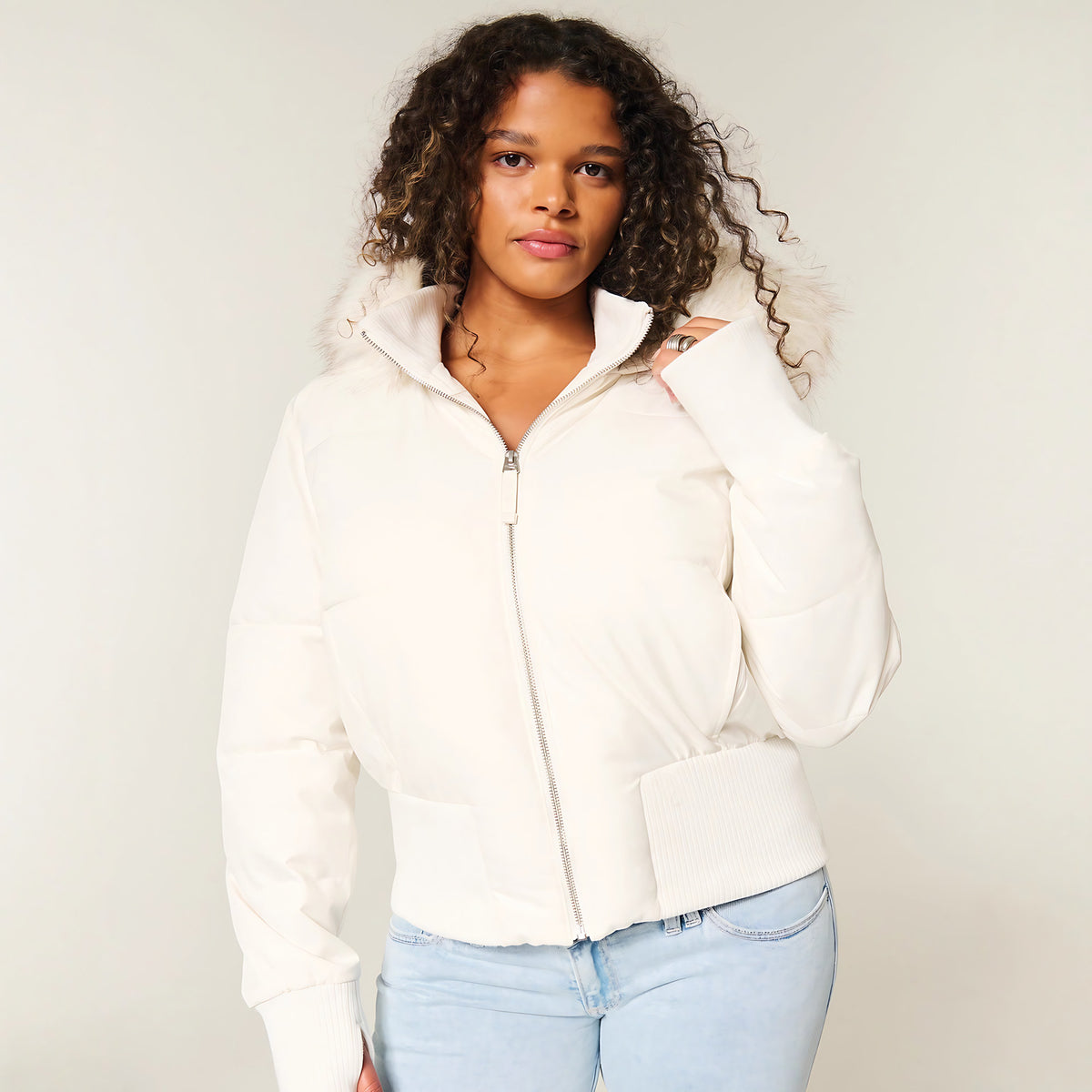 Manteau d'hiver femme court, capuche et col fourrure amovibles