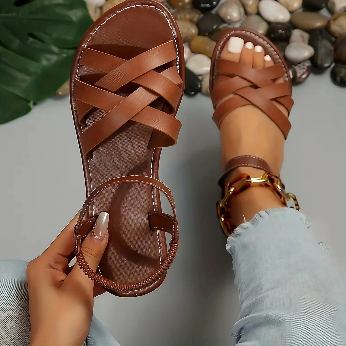Sandales plates tressées femme à bride arrière élastique, marron