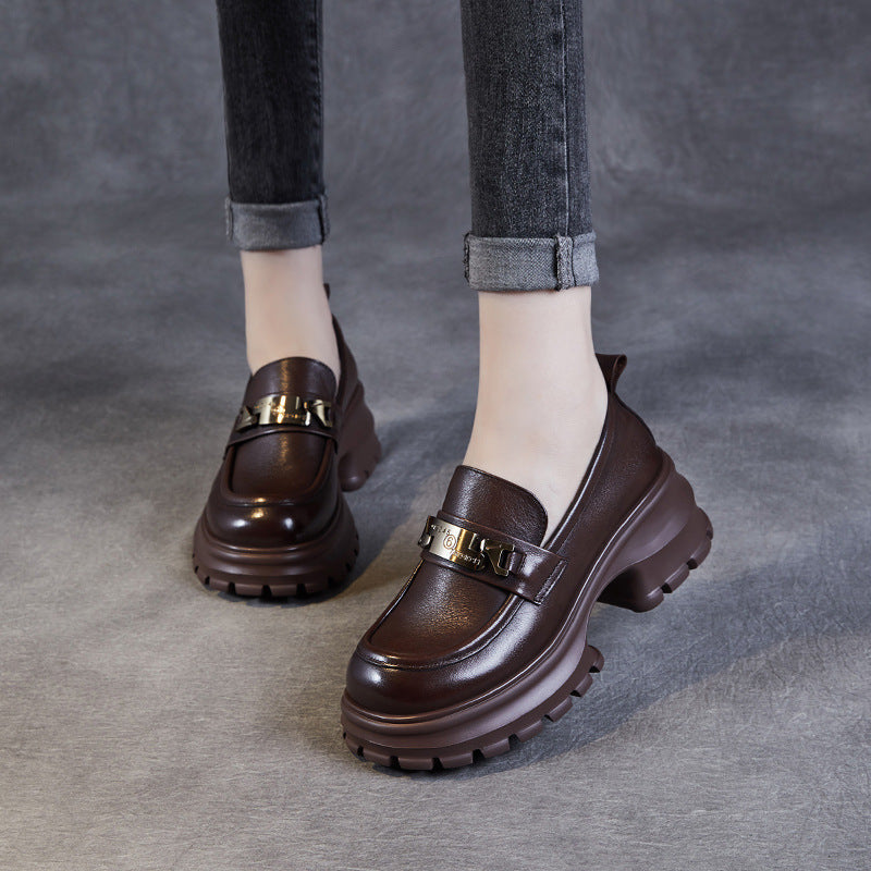 Mocassins femme à plateforme et chaîne métallique, noir ou marron