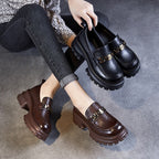 Mocassins femme à plateforme et chaîne métallique, noir ou marron