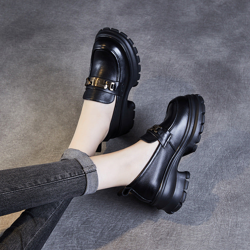 Mocassins femme à plateforme et chaîne métallique, noir ou marron