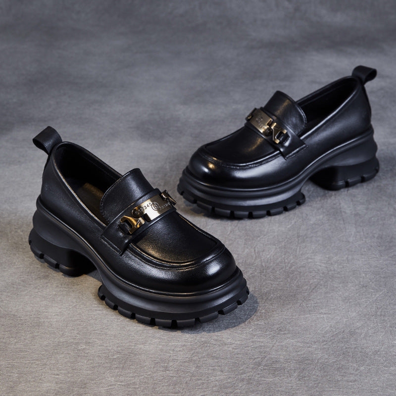 Mocassins femme à plateforme et chaîne métallique, noir ou marron