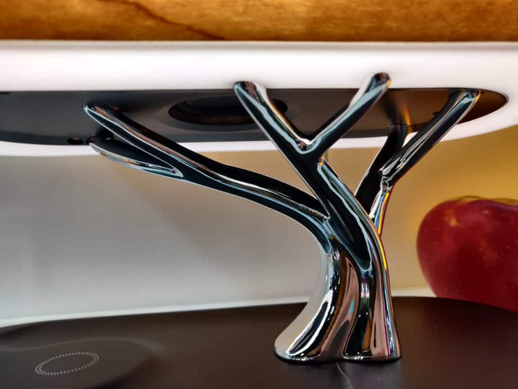 Lampe arbre en bois avec enceinte Bluetooth et chargeur sans fil