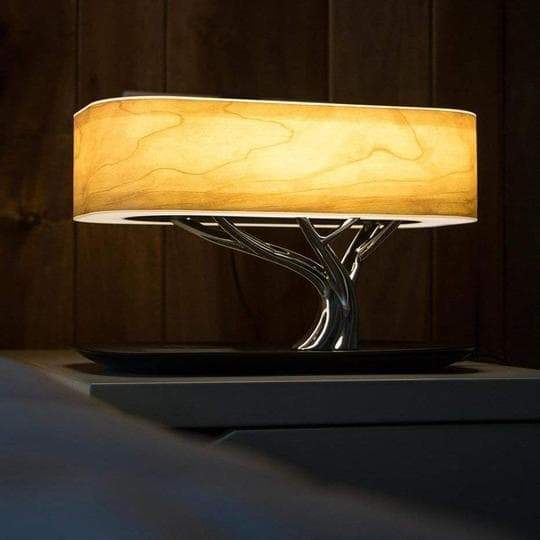 Lampe arbre en bois avec enceinte Bluetooth et chargeur sans fil