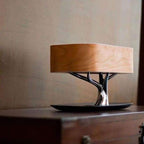 Lampe arbre en bois avec enceinte Bluetooth et chargeur sans fil