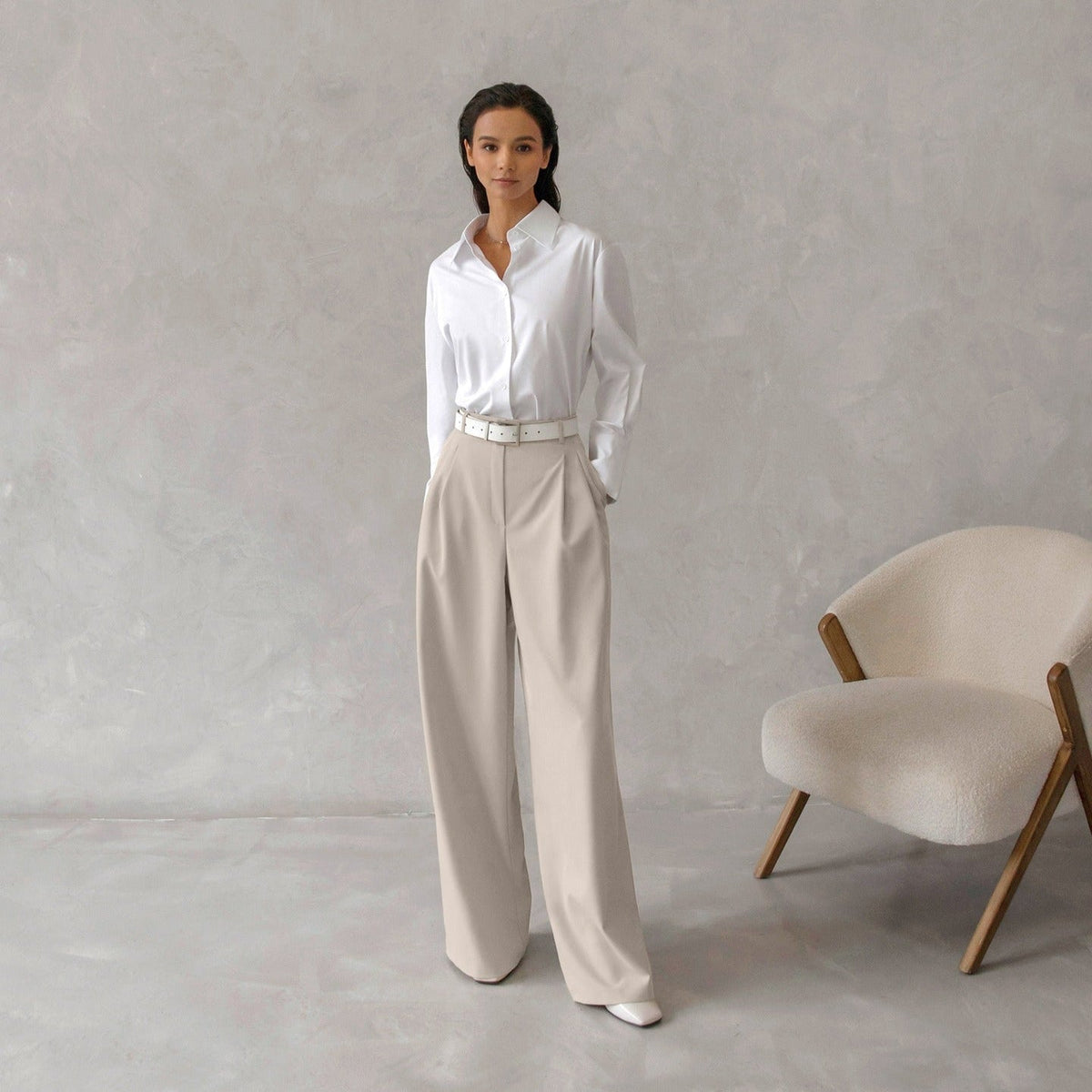Pantalon tailleur femme taille haute, jambe large, à pinces