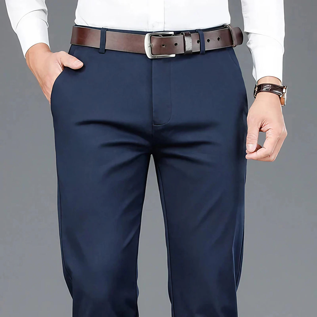 Pantalon homme coupe décontractée, quatre coloris, 32 à 42, bleu roi