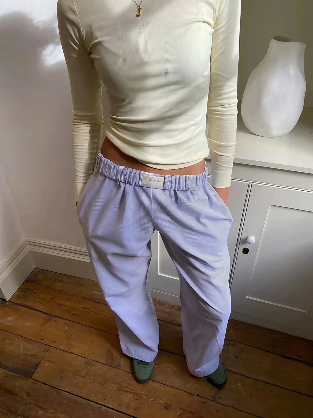Pantalon rayé femme ample à taille élastique, rayures verticales, violet