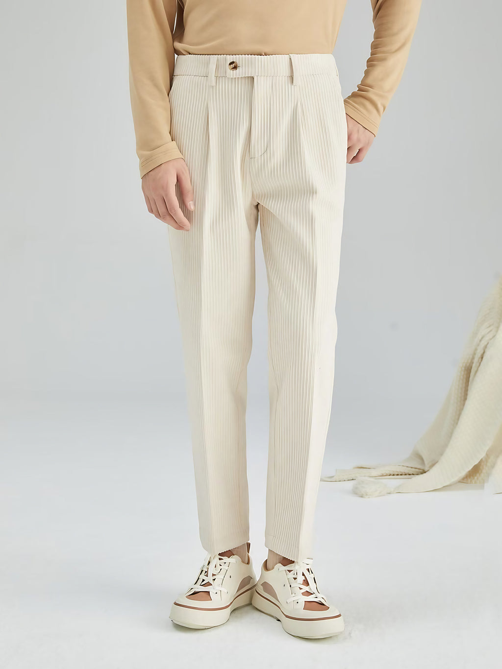 Pantalon homme coupe droite en tissu texturé, trois coloris, blanc