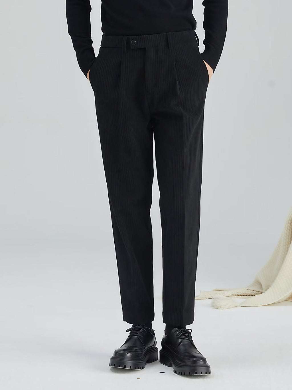 Pantalon homme coupe droite en tissu texturé, trois coloris, noir