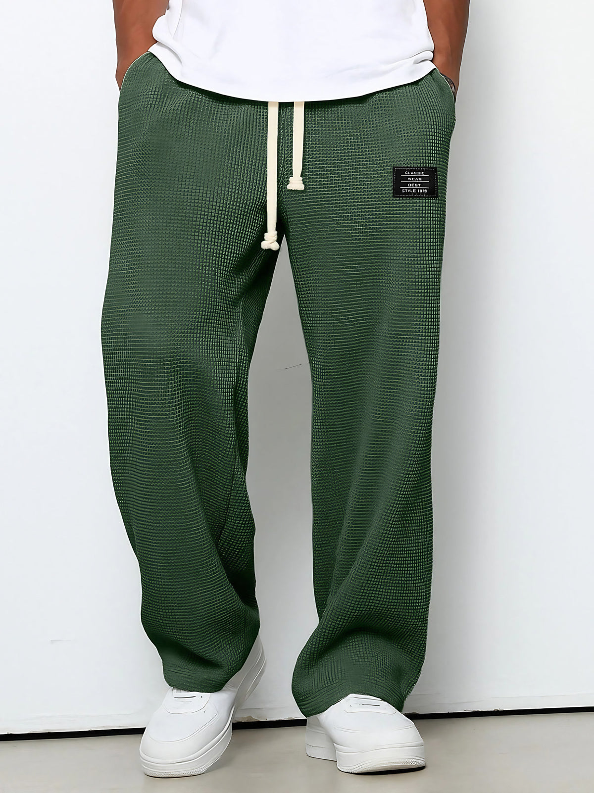 Pantalon homme texture gaufrée, coupe droite, dix coloris, vert foncé